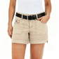Pantalones cortos elásticos informales para mujer con bolsillos utilitarios.